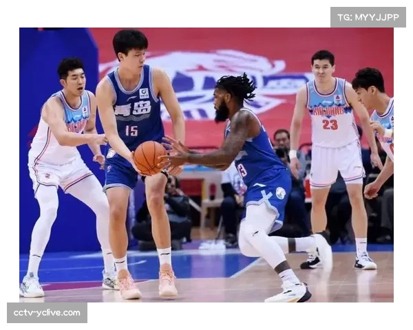 季后赛席位争夺日趋激烈 中游球队实力接近竞争白热化